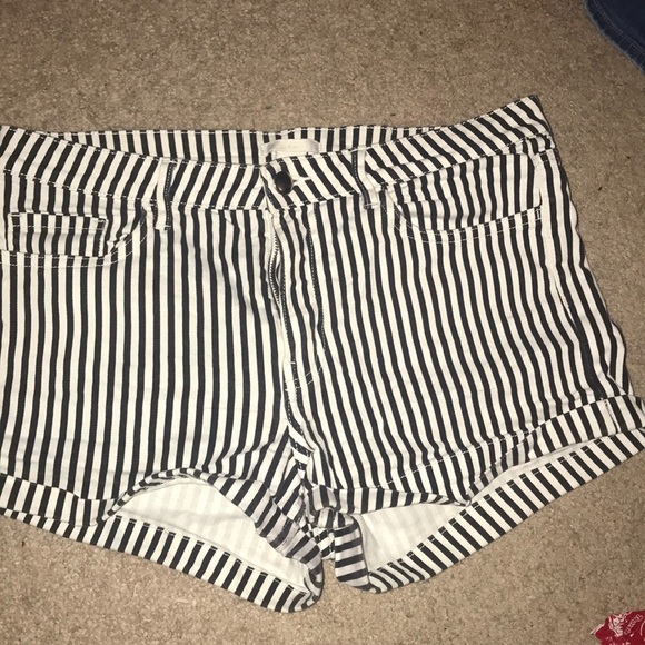 H&M Pants - h&m striped shorts